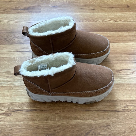 UGG Women’s Venture Daze Ultra Mini boots - Picture 10 of 12
